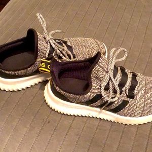 Boys gently used Adidas shoes size 6